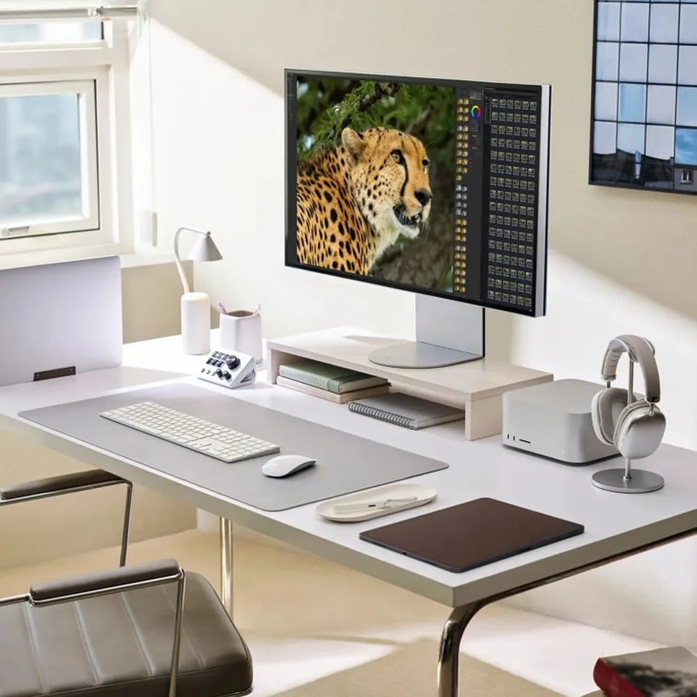 شاشة LG UltraFine Evo 6K Nano IPS Black with Thunderbolt 5، دقة 32" 6K (6144 x 3456)، 60Hz، شاشة مضادة للانعكاس، 5ms (GtG) Response Time، HDMI، DisplayPort، USB-C، حامل قابل للتعديل Tilt/Height/Pivot، أبيض، ضمان سنة واحدة | 32U990A